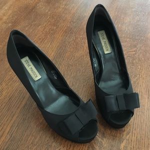 Steve Madden | Fendora Black Peep Toe with Bow